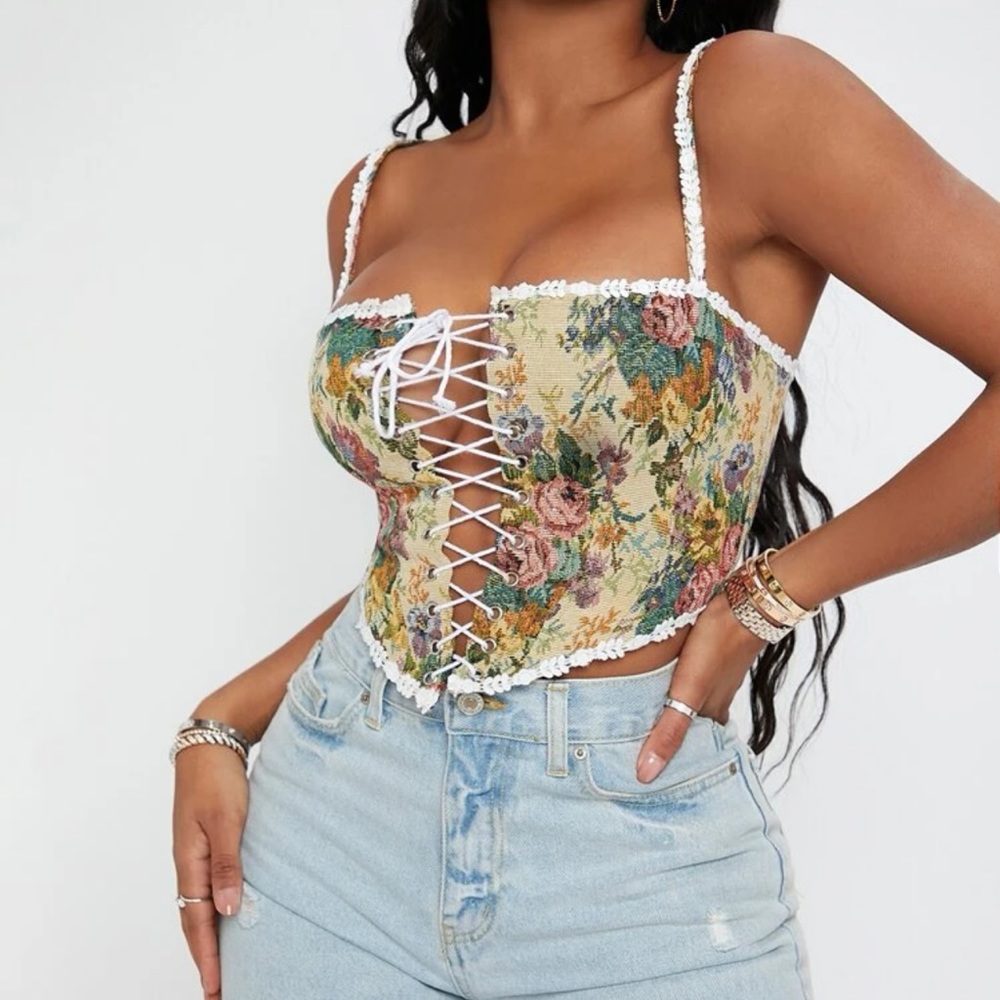 Beautiful corset top.